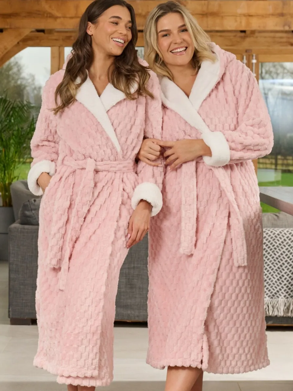Roze - Loungeable - Geometrische luxe fleece maxi-badjas met capuchon