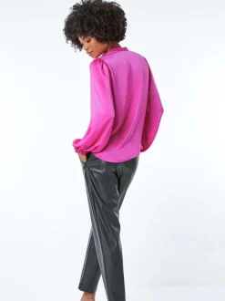 Roze - Roman satijnen blouse met ruches aan de hals