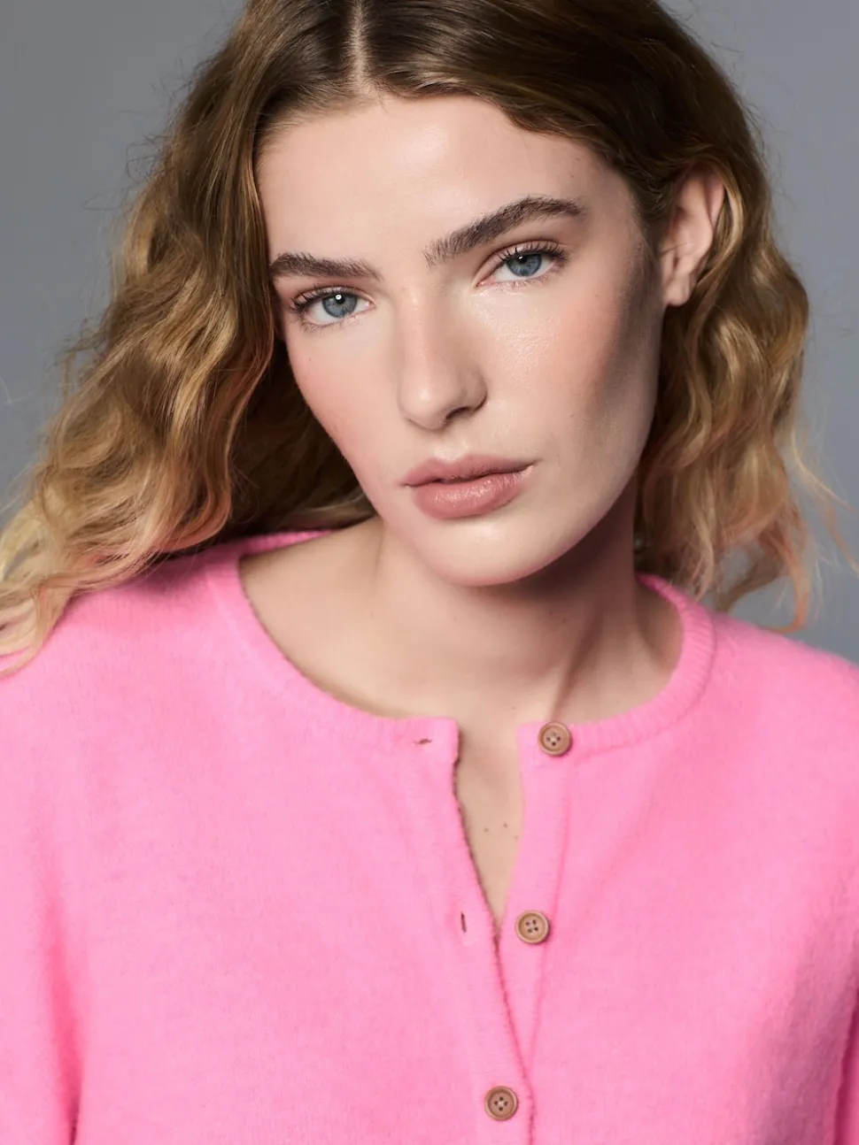 Roze bloemetjes - Gebreid vest met ronde hals
