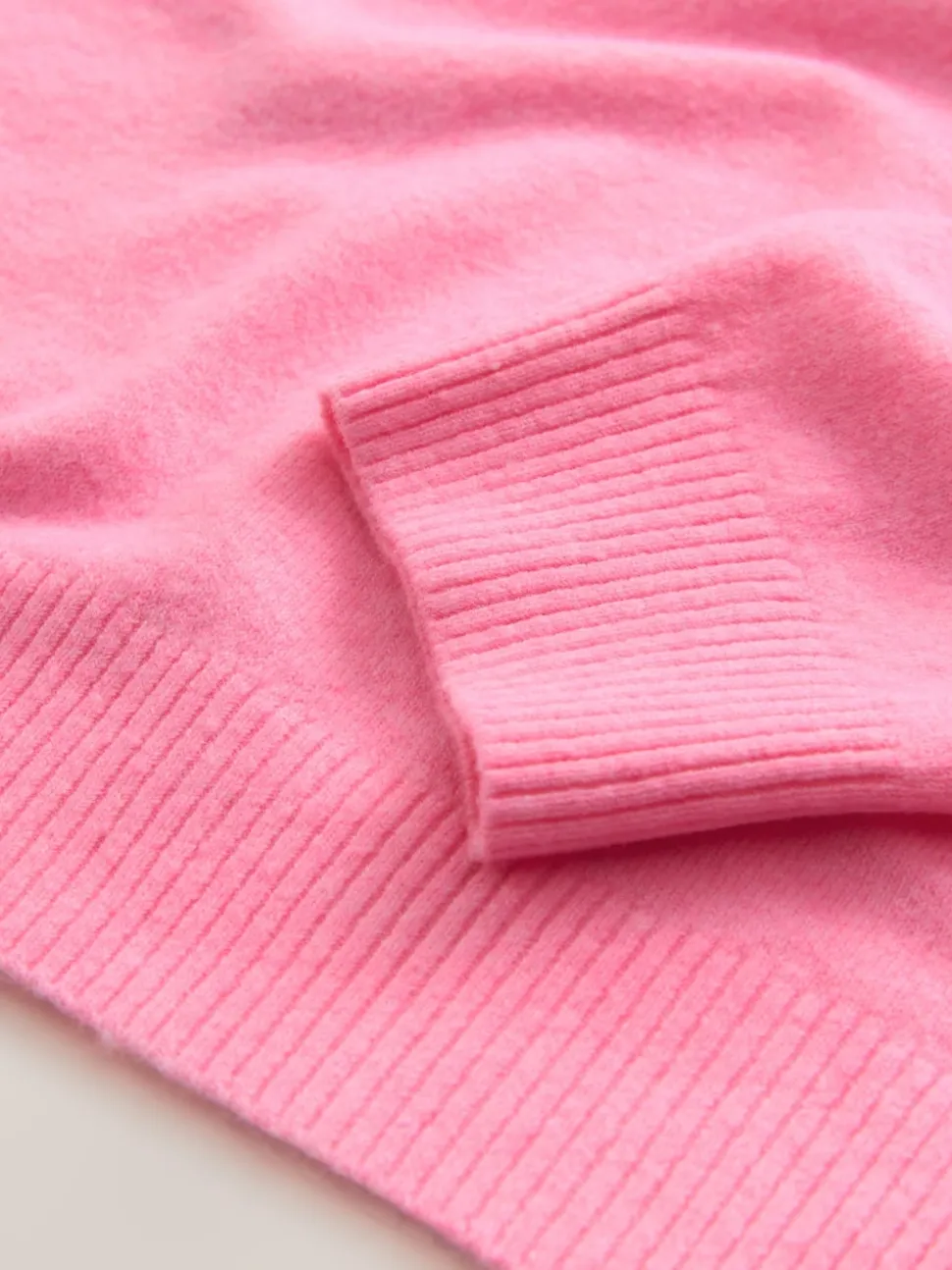 Roze bloemetjes - Superzachte trui met ronde hals en lange mouwen
