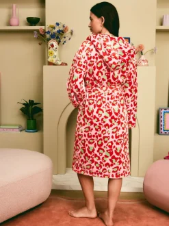 Roze met groen - Eleanor Bowmer Leopard Print Fleece Robe