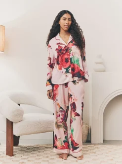 Roze rood gebloemd - B by Ted Baker - Satijnen pyjama met knopen