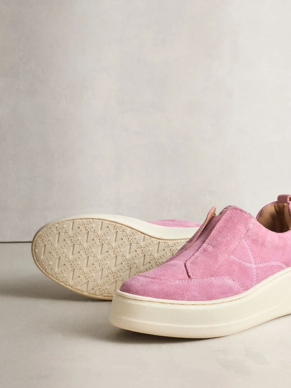 Roze suède - Signature leren sneakers met dikke plateauzolen en sleehak