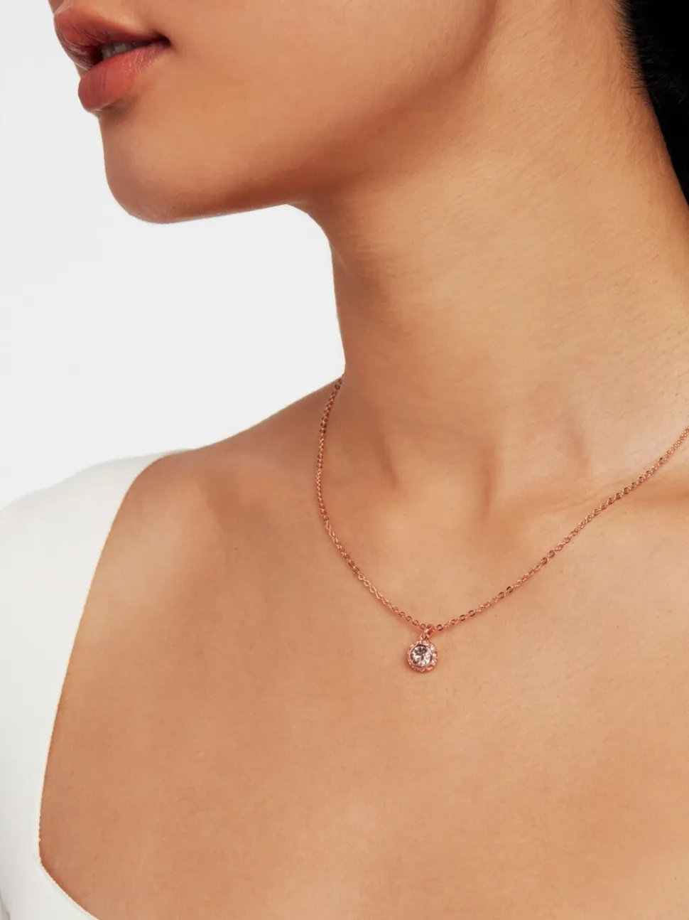 Rozegouden tint, vintage rozenkristal - Ted Baker Tone SOLTELL: Solitaire halsketting met glinsterende kristallen