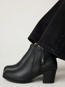 Skechers Taxi Ankle Boots
