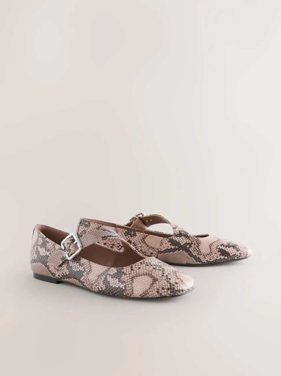 Slangenprint - Forever Comfort® Asymmetric Mary Jane Shoes