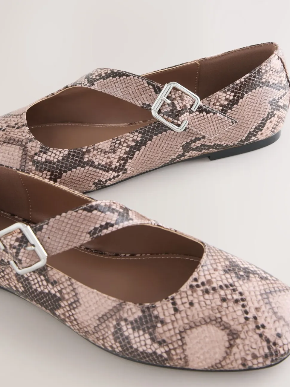 Slangenprint - Forever Comfort® Asymmetric Mary Jane Shoes