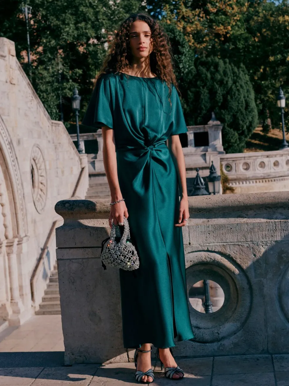 Smaragdgroen - Textured Satin Short Sleeve Twist Front Midi Dress