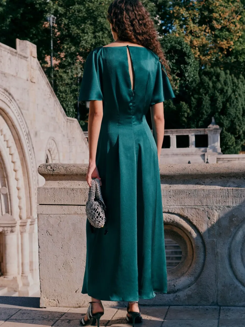 Smaragdgroen - Textured Satin Short Sleeve Twist Front Midi Dress