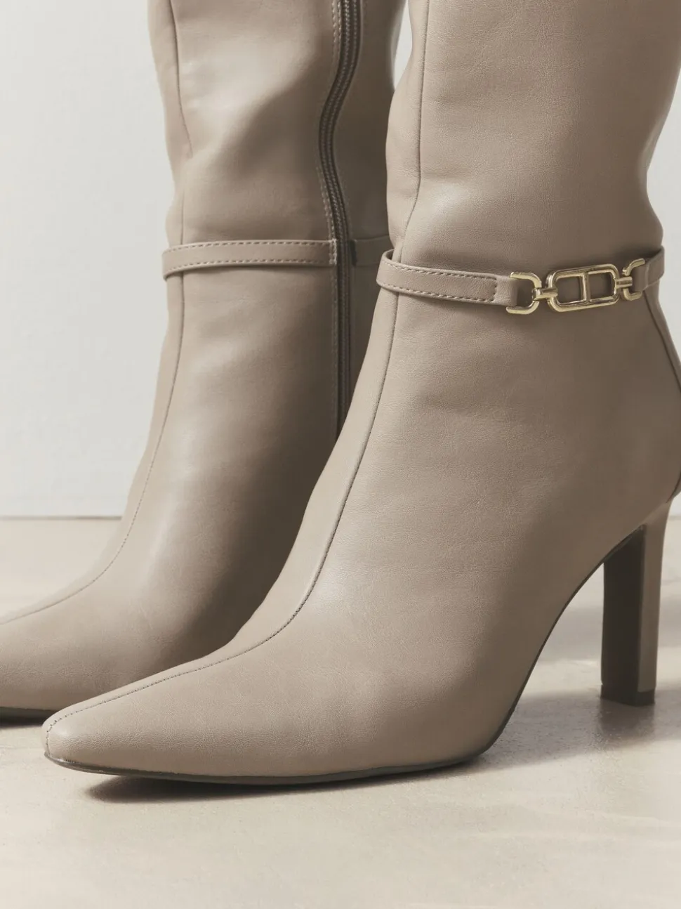 Taupe - Forever Comfort® - Kniehoge laarzen met hak en hardware