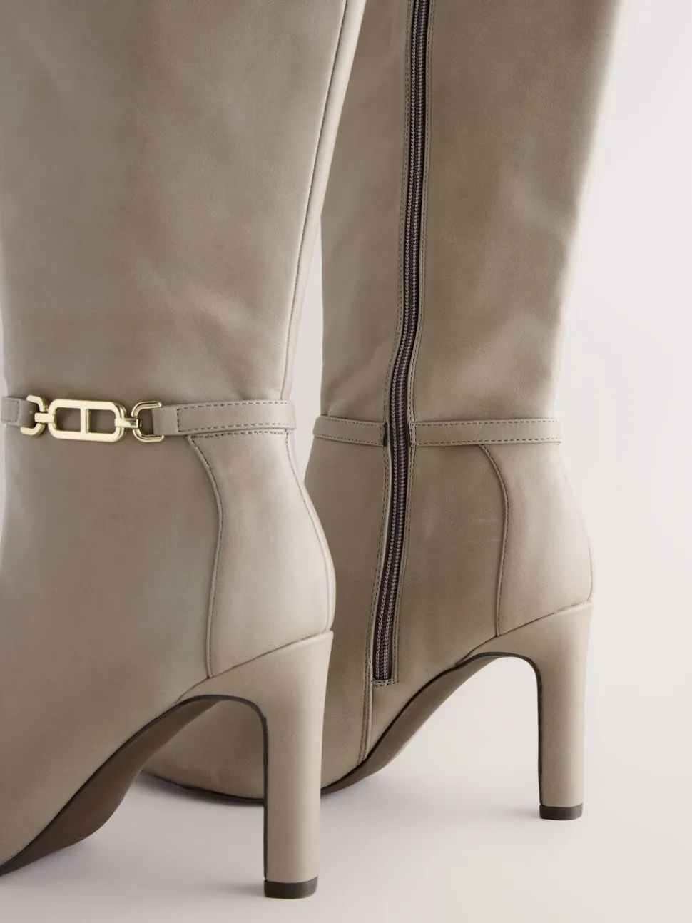 Taupe - Forever Comfort® - Kniehoge laarzen met hak en hardware