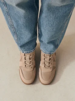 Taupe - Forever Comfort® sneakers met sleehak en veters