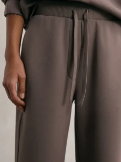 Taupe bruin - Reiss Laney Premium Interlock Wide-Leg Joggers