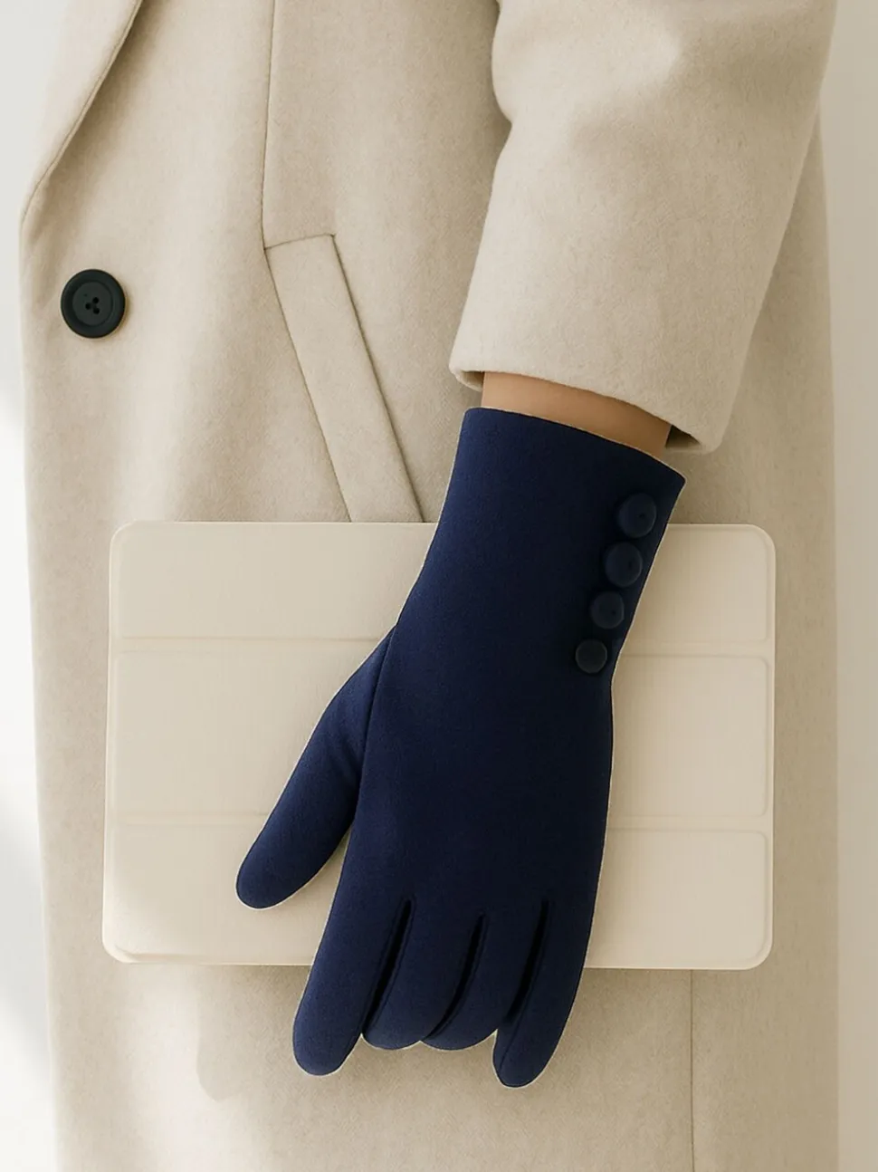 Totes Thermal SmarTouch Gloves With Button Details