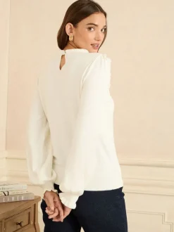 White Lace Yoke - Love & Roses gebreide trui