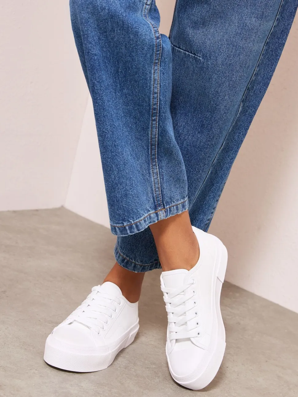 Wit - Friends Like These Canvas Flatform Lace Up Casual Low Top Trainers