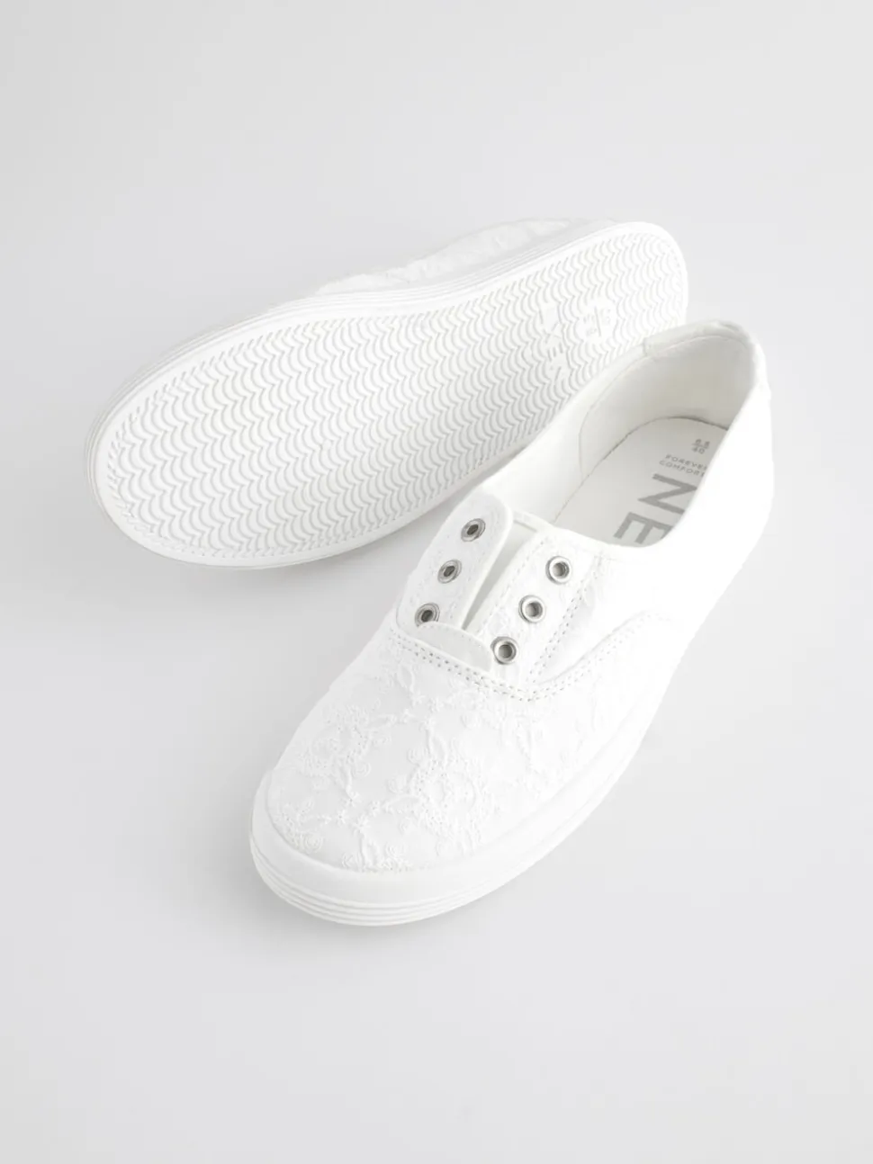 Wit - Geborduurde veterloze canvas instapsneakers