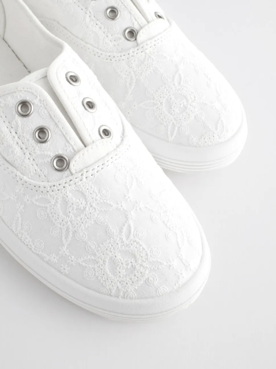 Wit - Geborduurde veterloze canvas instapsneakers