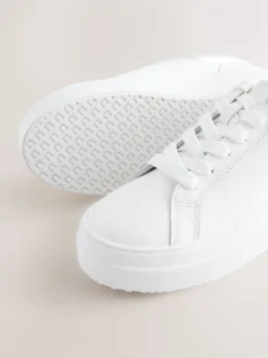 Wit - Leren sneakers met ronde neus en dikke vetersluiting