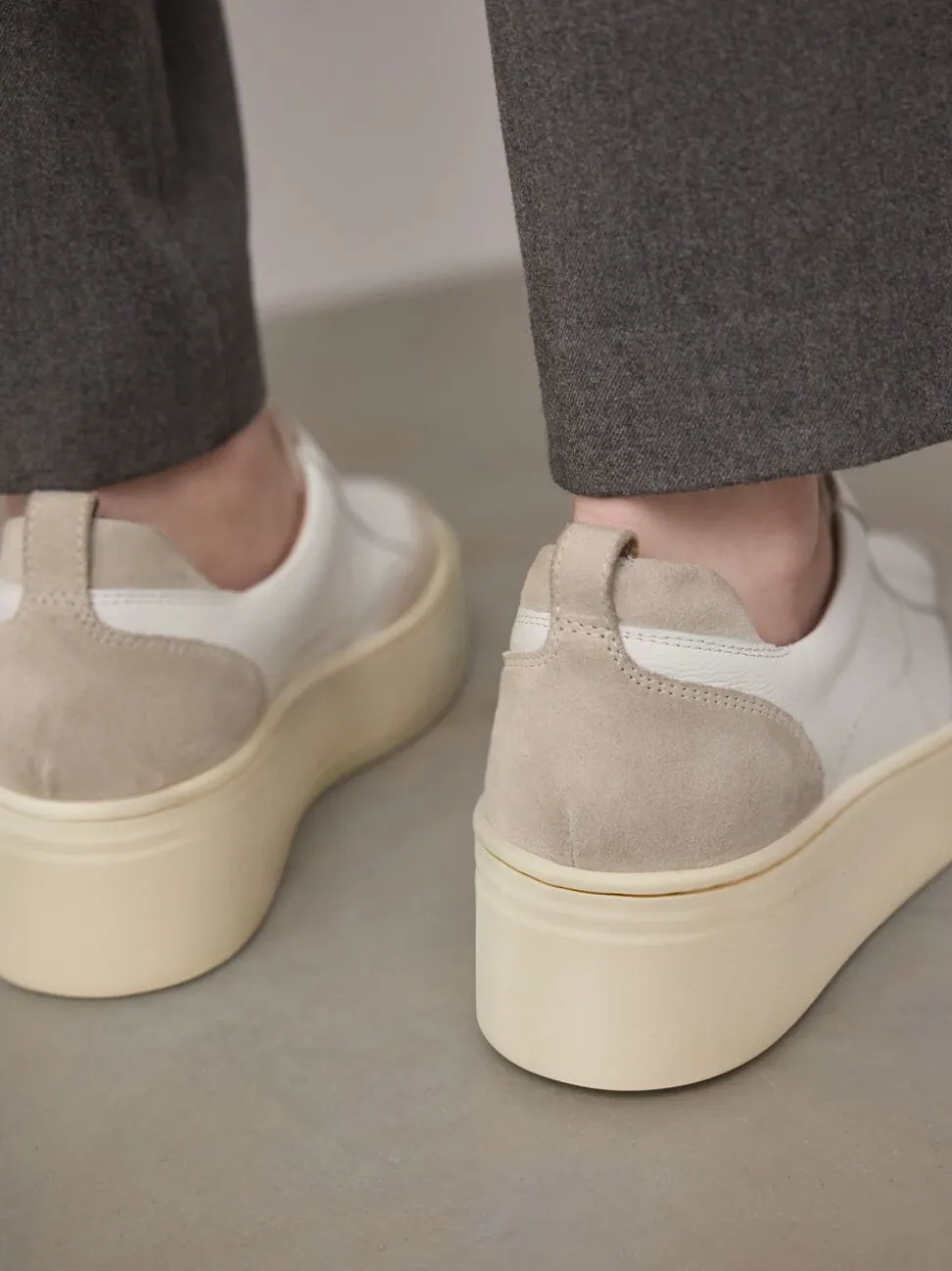 Wit - Signature leren instapsneakers met dikke zool en plateauzool