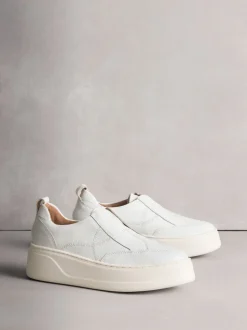 Wit - Signature leren sneakers met dikke plateauzolen en sleehak