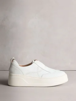 Wit - Signature leren sneakers met dikke plateauzolen en sleehak