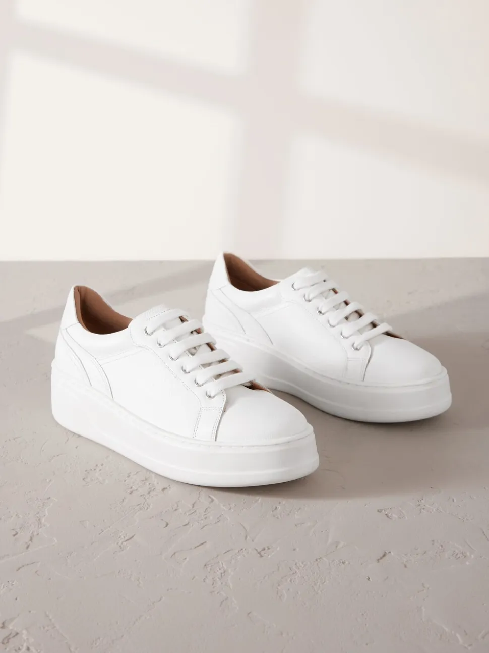 Wit - Signature premium leren sneakers met veters en grove sleehak