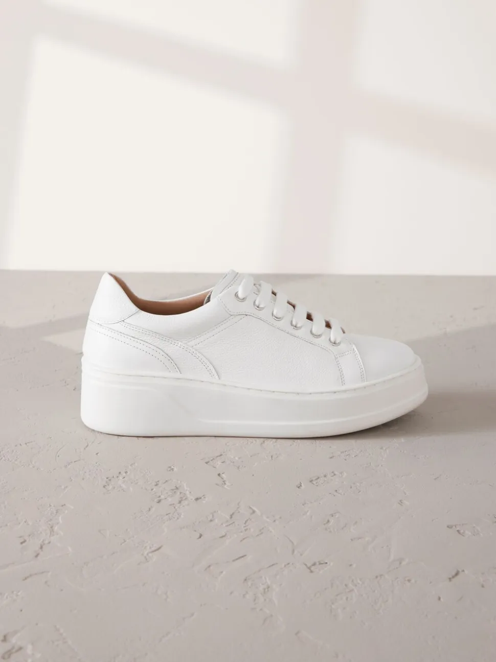 Wit - Signature premium leren sneakers met veters en grove sleehak