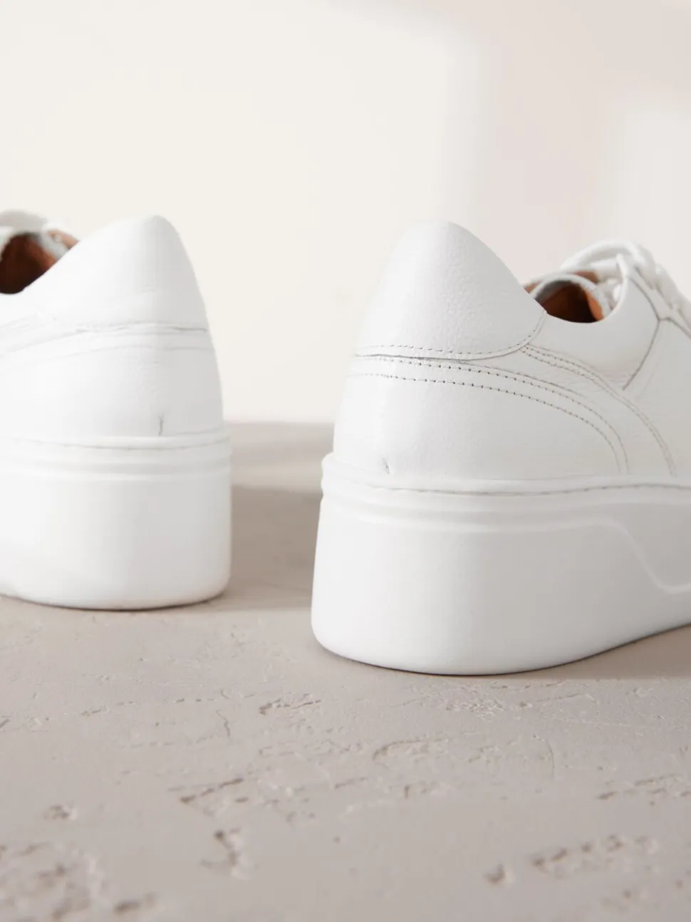 Wit - Signature premium leren sneakers met veters en grove sleehak