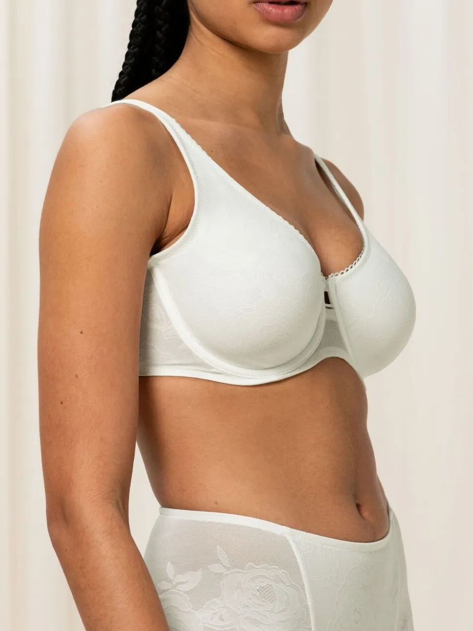 Wit - Triumph Wild Rose Sensation - Minimaliserende Beha met Beugel