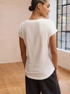 Wit - T-shirt met V-hals en kapmouwtjes