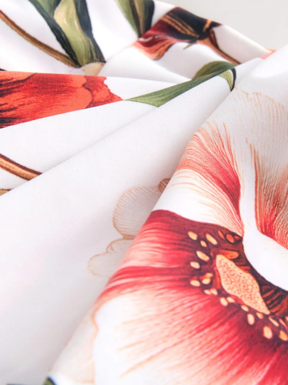 Wit en Rood Bloemen - Wrap Tummy Control Swimsuit