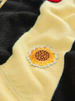 Yellow/Black Stripe Badge - Superzachte trui met ronde hals en lange mouwen