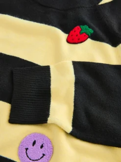 Yellow/Black Stripe Badge - Superzachte trui met ronde hals en lange mouwen