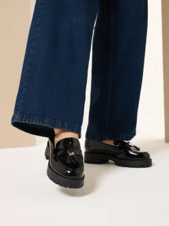 Yours Curve - Wijde lakleren loafers met kwastjes