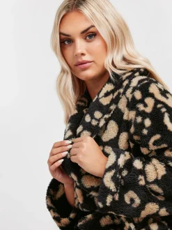 Yours Curve donzige badjas met sjaalkraag en dierenprint