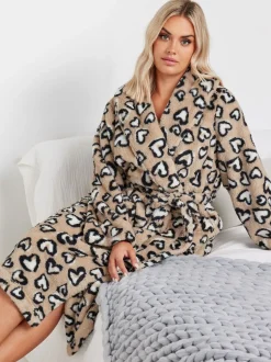 Yours Curve donzige badjas met luipaardprint en hartvormige sjaalkraag