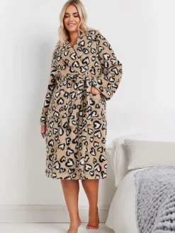 Yours Curve donzige badjas met luipaardprint en hartvormige sjaalkraag