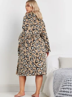 Yours Curve donzige badjas met luipaardprint en hartvormige sjaalkraag