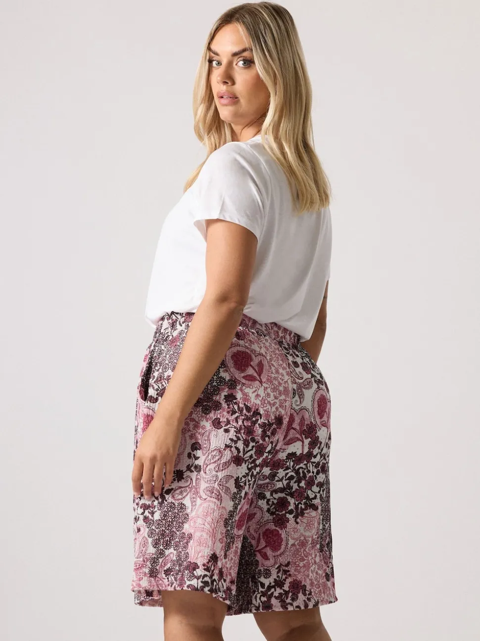 Yours Curve Paisley Crinkle Shorts
