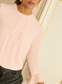 Zachtroze met hart - Love & Roses Hardware Detail Flute Sleeve Blouse