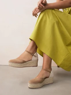 Zand - Espadrilles met sleehak en plateauzool met gesloten neus