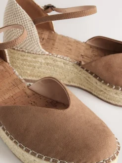 Zand - Espadrilles met sleehak en plateauzool met gesloten neus