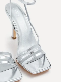 Zilver - Linzi Scarlett sandalen met bandjes, hak en enkelbandje