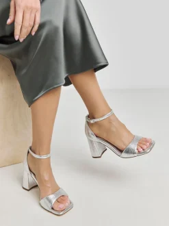 Zilver - Simply Be Barely There Block Heel Sandals In Wide Fit