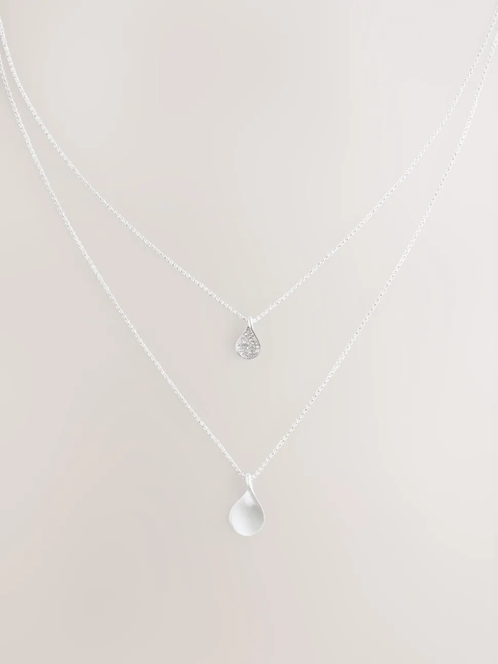 Zilverkleurig - Gelaagde ketting met glinsterende blaadjes