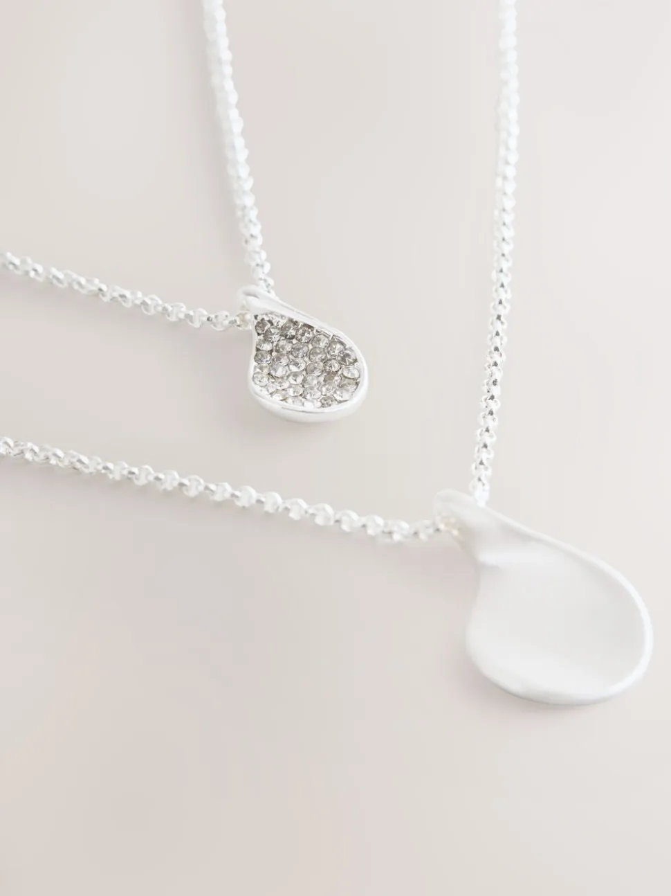 Zilverkleurig - Gelaagde ketting met glinsterende blaadjes