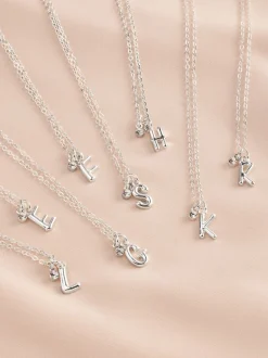 Zilverkleurig - Halsketting met hoofdletter