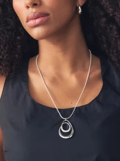 Zilverkleurig - Ketting met ovale gedraaide hanger