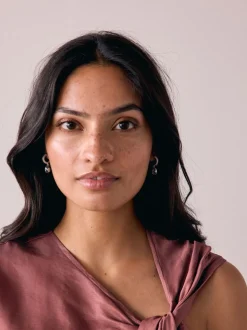 Zilverkleurig - Square Stone Drop Pavé Hoop Earrings